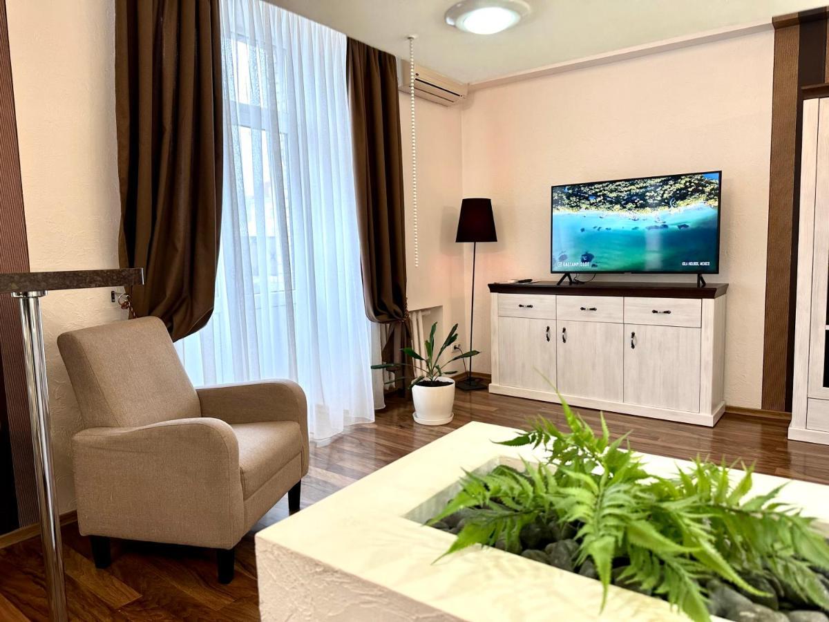 Lux Apartments In The City Center With A Coffee Machine, View Of A Theater, Near Zlata Plaza Rivne Ngoại thất bức ảnh