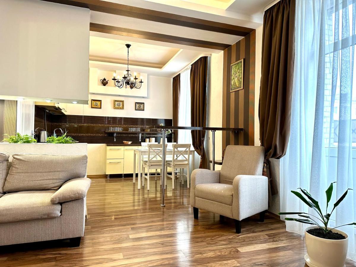 Lux Apartments In The City Center With A Coffee Machine, View Of A Theater, Near Zlata Plaza Rivne Ngoại thất bức ảnh